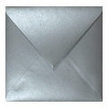vierkante-metallic-parelmoer-enveloppen zilver